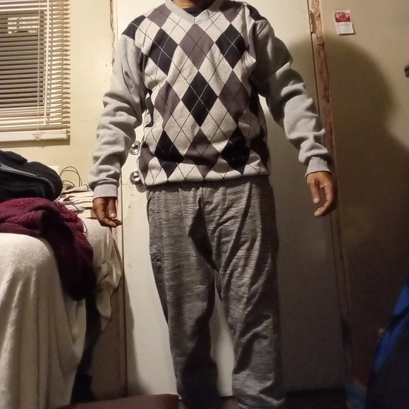 Sweaters - Picture 1 of 5